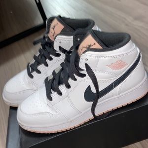 jordan one mid shoes